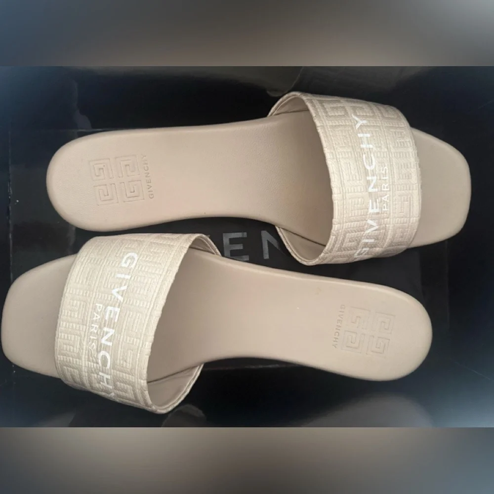 Givenchy Neutral Beige Embossed Logo Slide Sandals - Picture 8 of 9